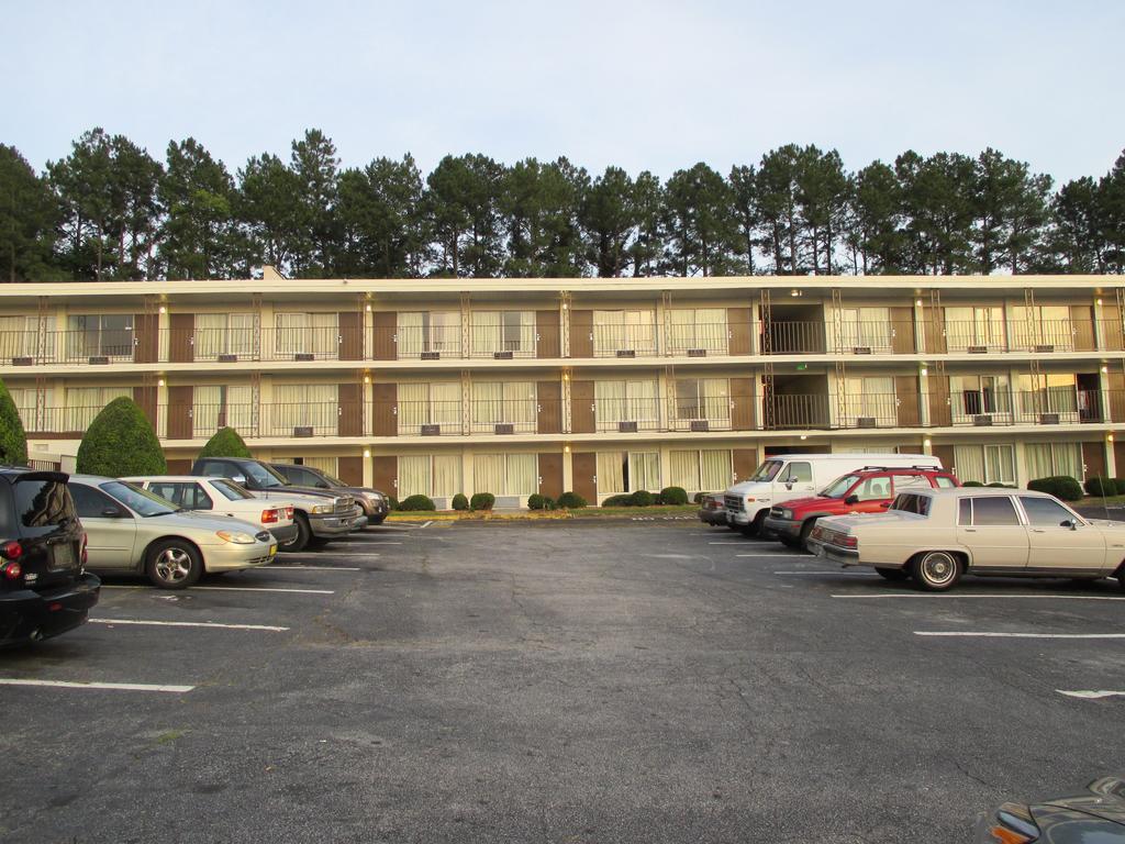 Budgetel Inn And Suites Lodge West Экстерьер фото
