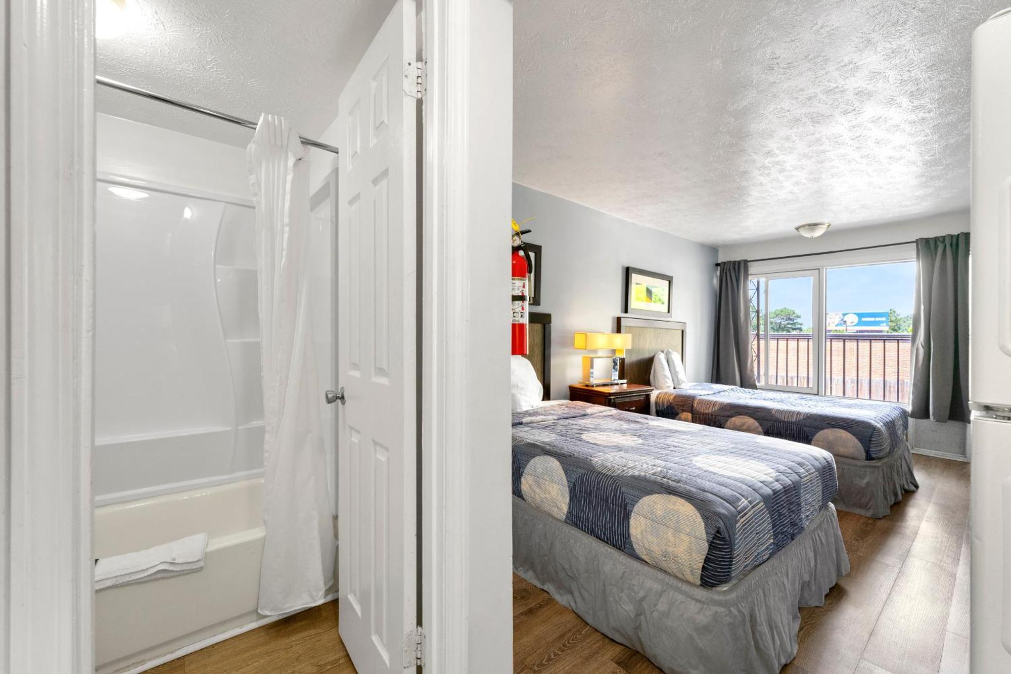 Budgetel Inn And Suites Lodge West Экстерьер фото
