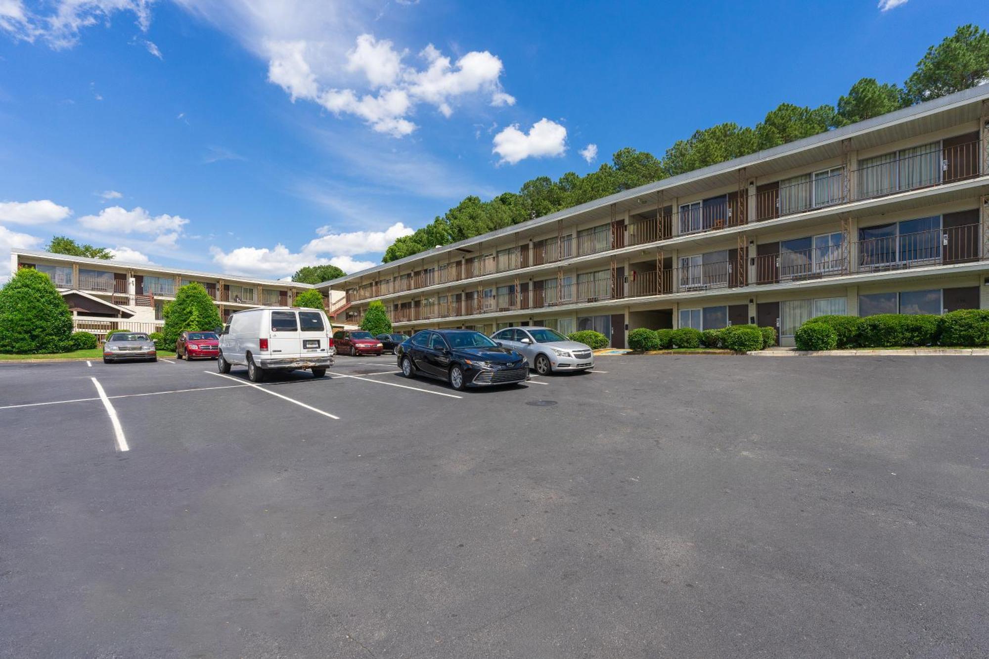 Budgetel Inn And Suites Lodge West Экстерьер фото