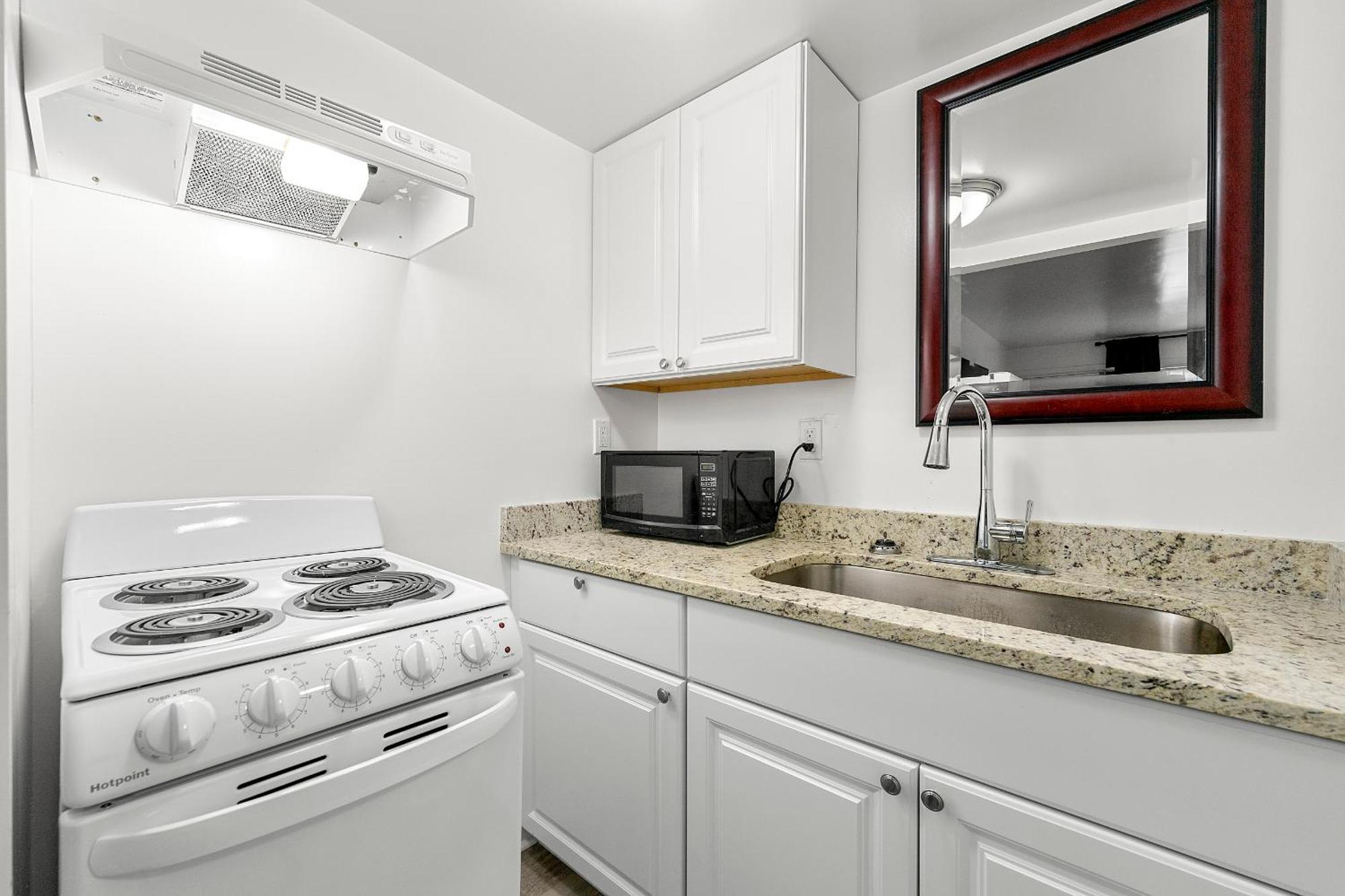 Budgetel Inn And Suites Lodge West Экстерьер фото