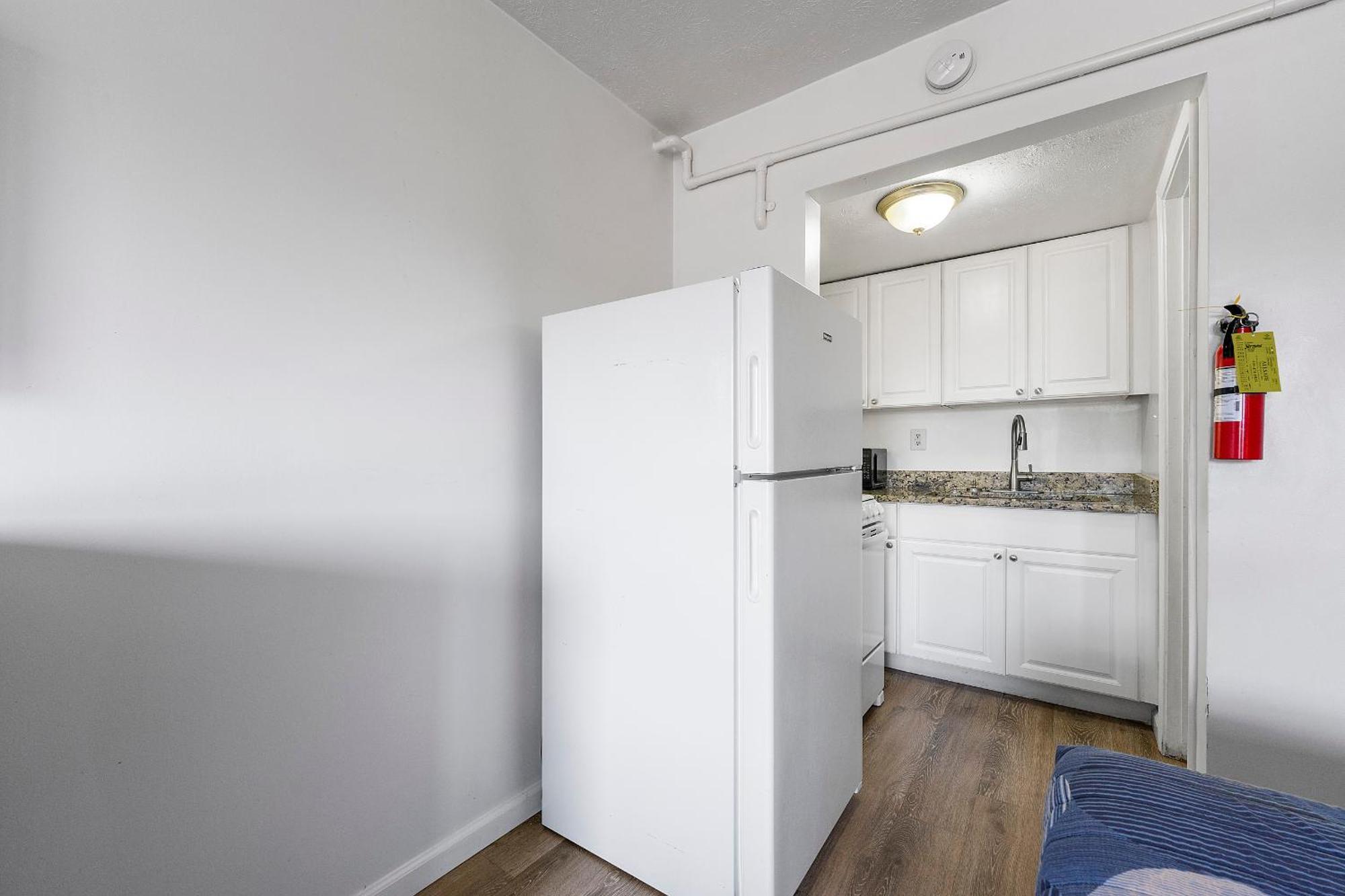 Budgetel Inn And Suites Lodge West Экстерьер фото