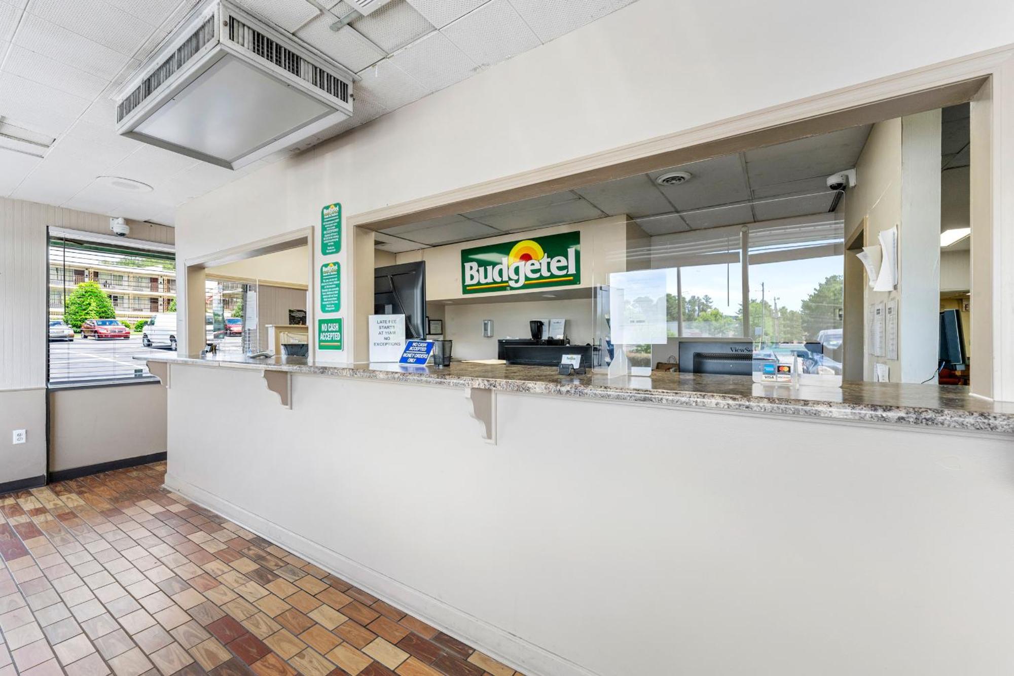Budgetel Inn And Suites Lodge West Экстерьер фото