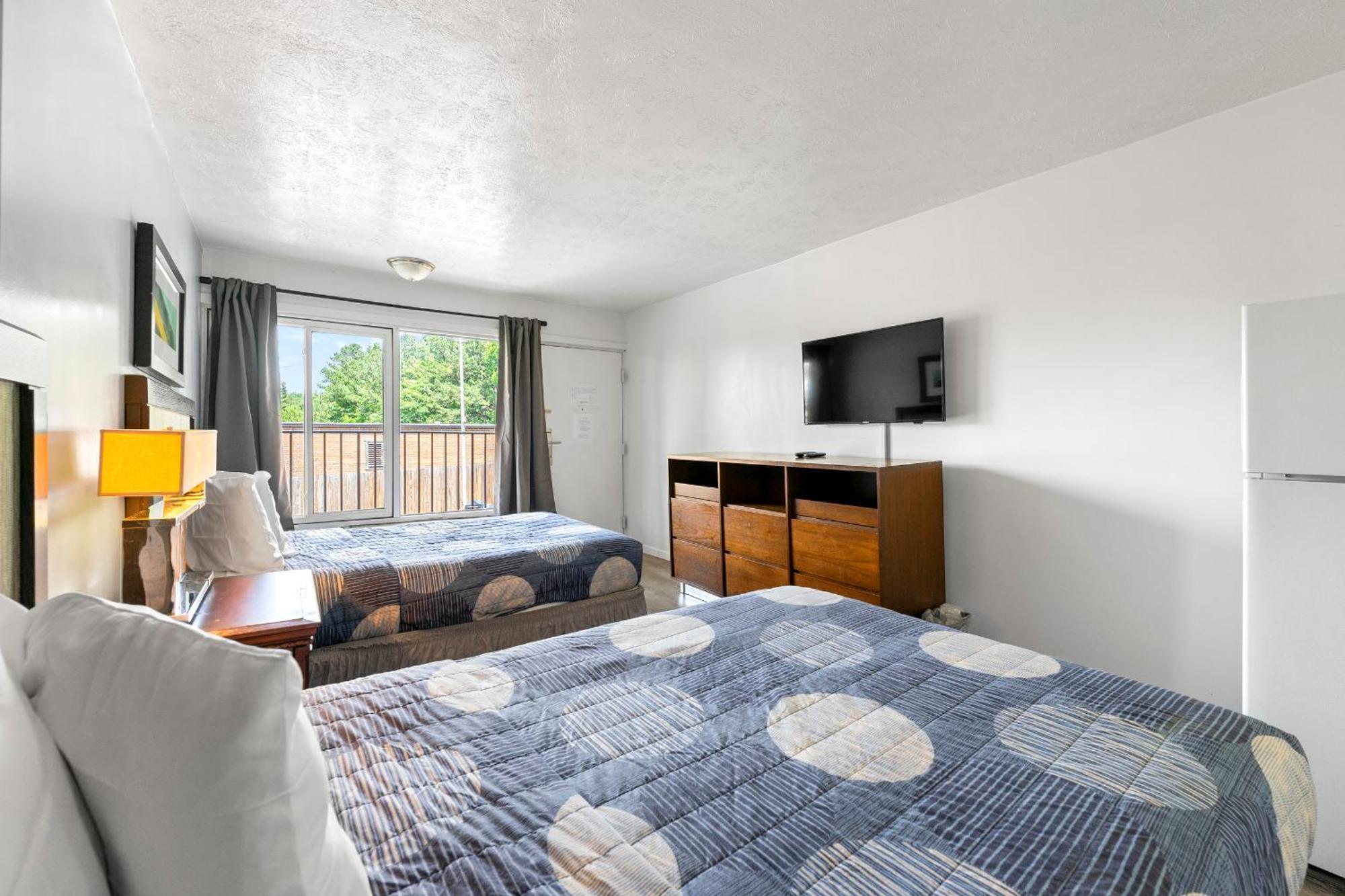Budgetel Inn And Suites Lodge West Экстерьер фото