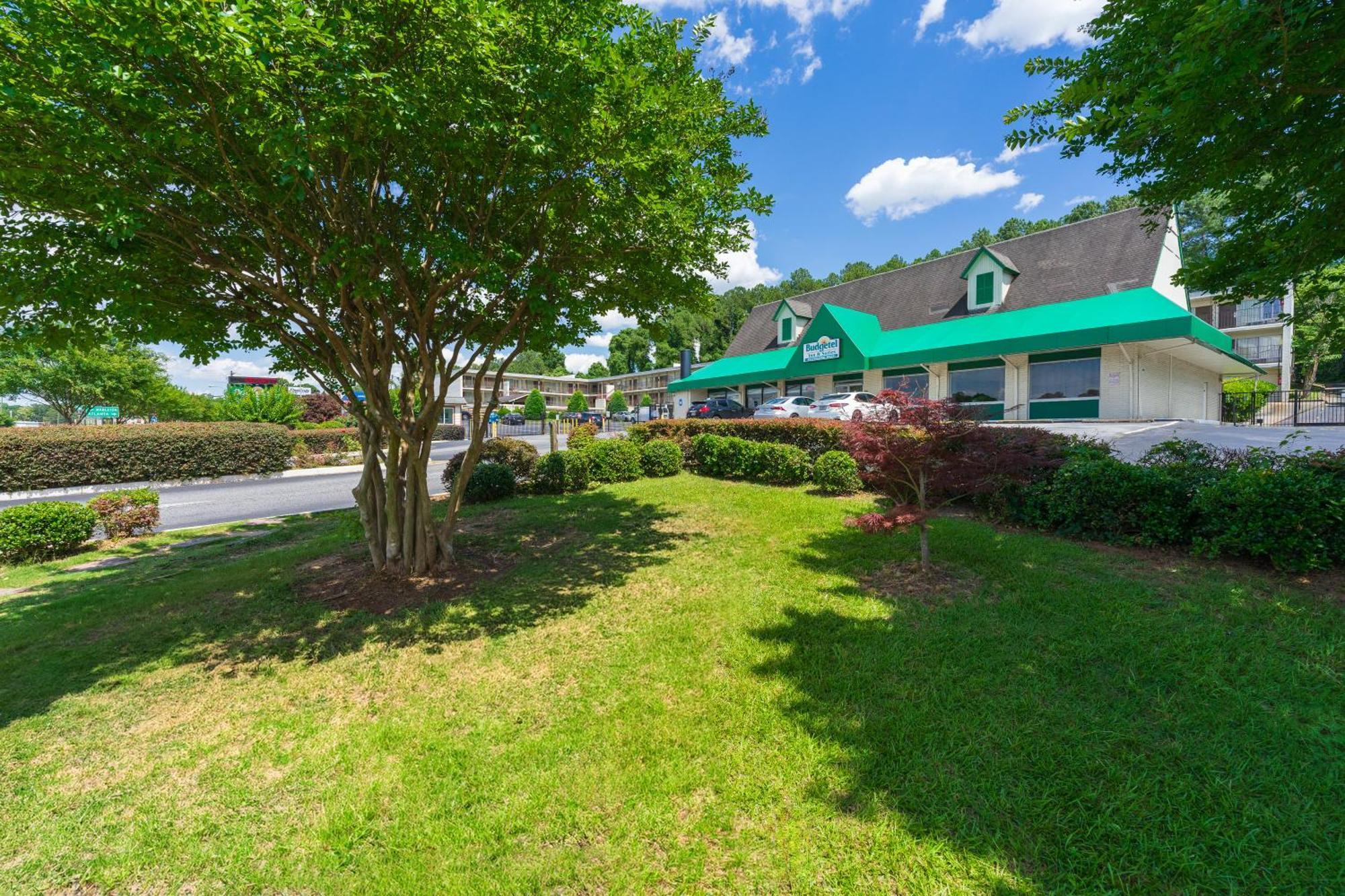 Budgetel Inn And Suites Lodge West Экстерьер фото