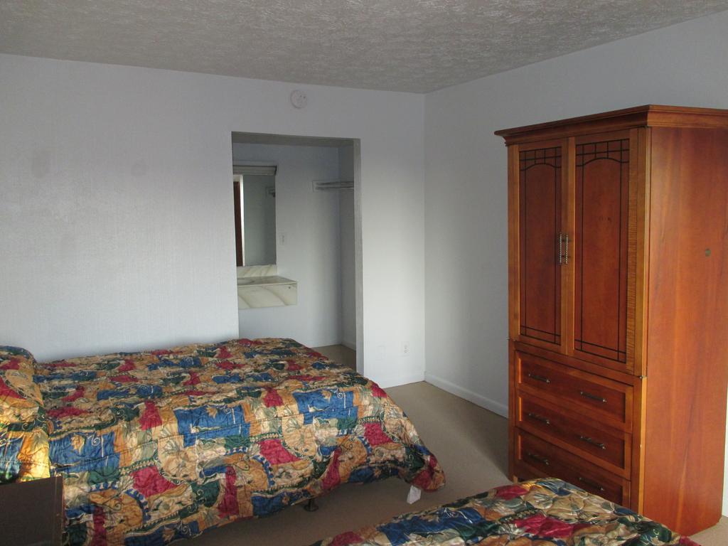 Budgetel Inn And Suites Lodge West Номер фото