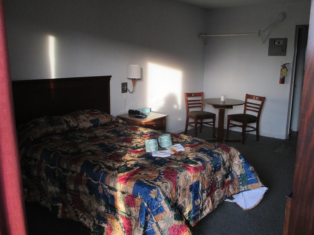 Budgetel Inn And Suites Lodge West Номер фото