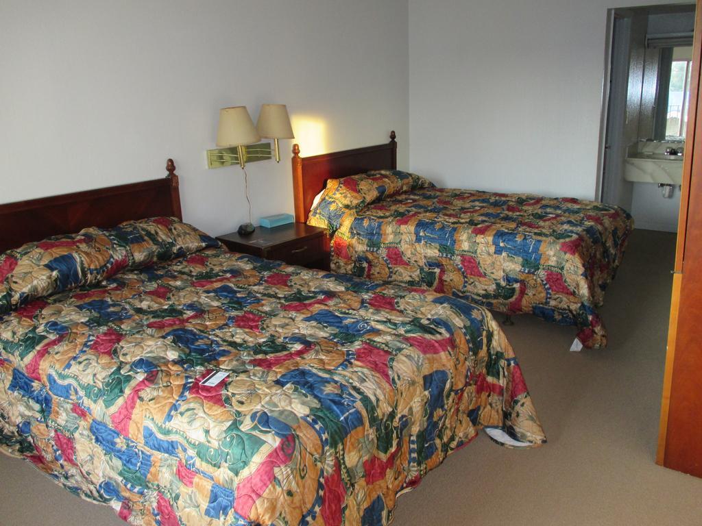 Budgetel Inn And Suites Lodge West Номер фото