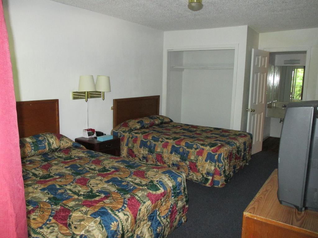 Budgetel Inn And Suites Lodge West Номер фото